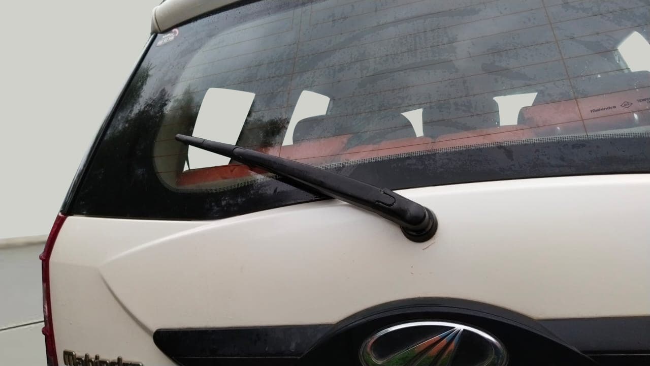 2017 Mahindra XUV500 W6, Diesel, Manual, 1,14,356 km, Rear Wiper