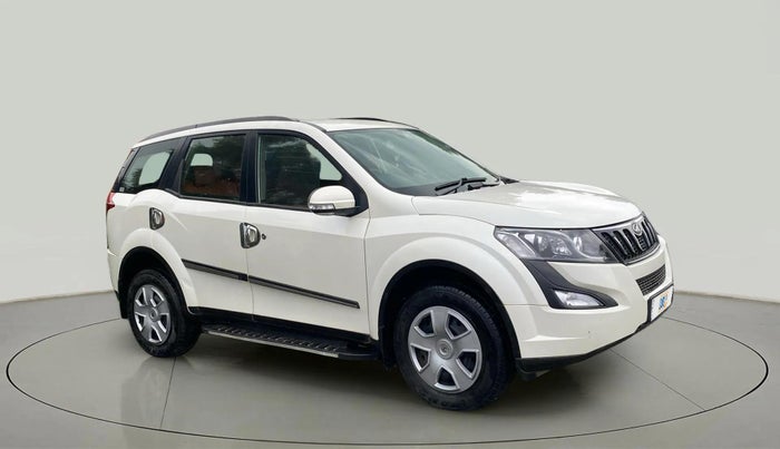 2017 Mahindra XUV500 W6, Diesel, Manual, 1,14,292 km, Right Front Diagonal