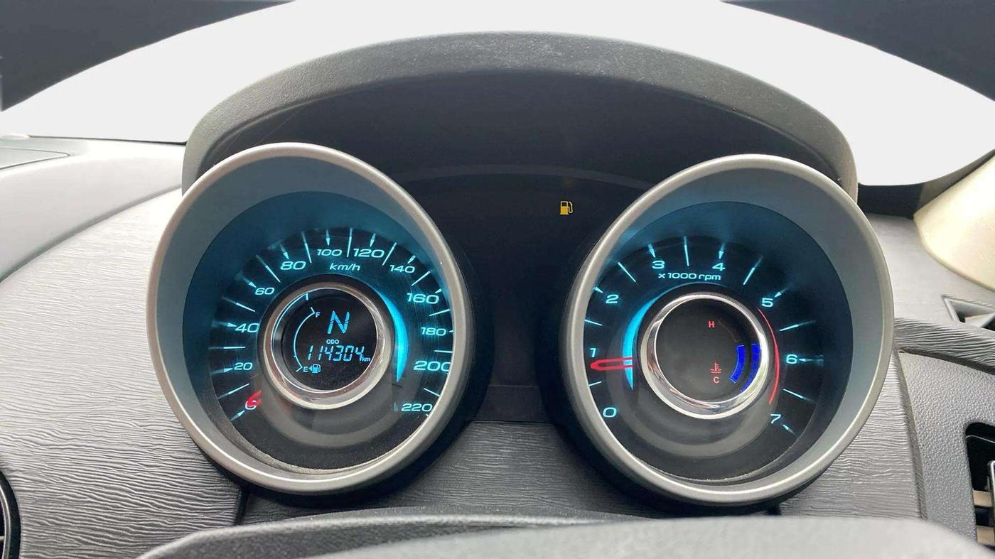 2017 Mahindra XUV500 W6, Diesel, Manual, 1,14,356 km, Odometer Image