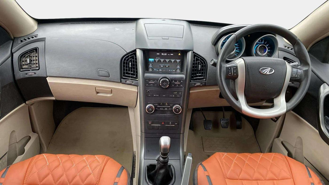 2017 Mahindra XUV500 W6, Diesel, Manual, 1,14,356 km, Dashboard