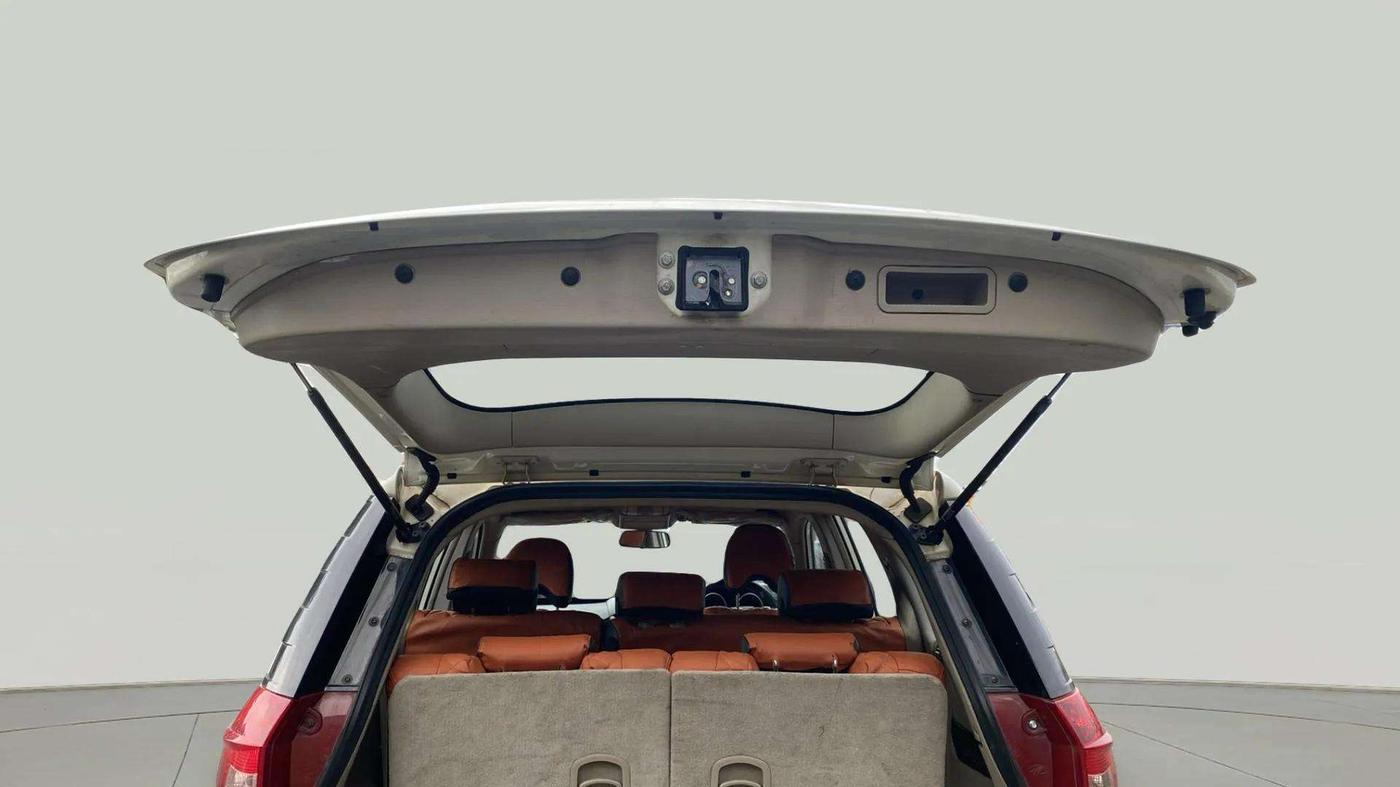 2017 Mahindra XUV500 W6, Diesel, Manual, 1,14,356 km, Boot Door Open