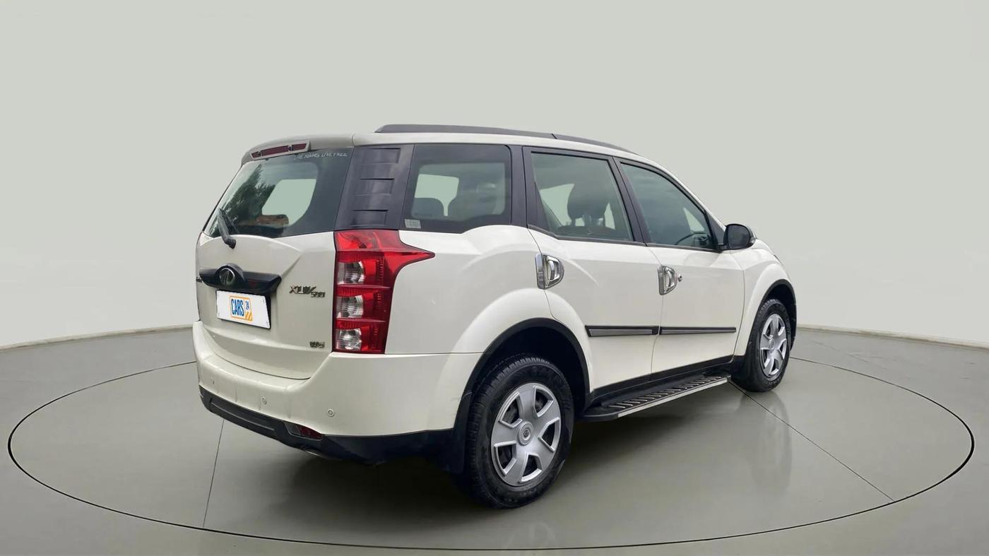 2017 Mahindra XUV500 W6, Diesel, Manual, 1,14,356 km, Right Back Diagonal