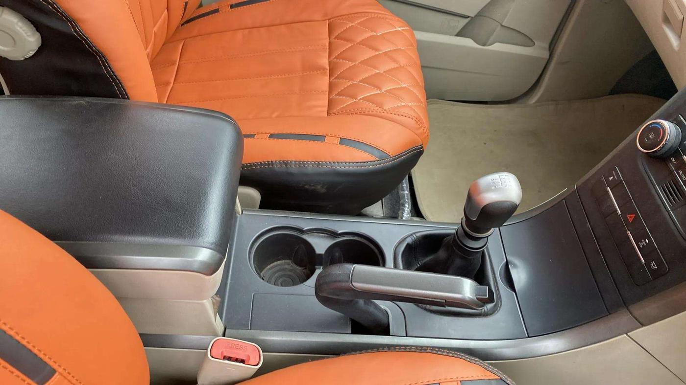 2017 Mahindra XUV500 W6, Diesel, Manual, 1,14,356 km, Gear Lever