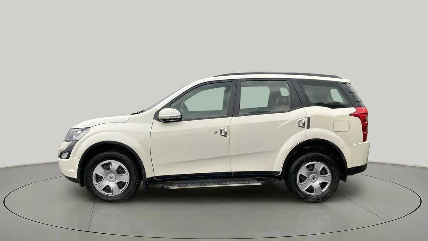 2017 Mahindra XUV500 W6, Diesel, Manual, 1,14,356 km, Left Side