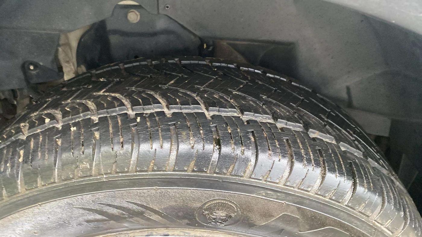2017 Mahindra XUV500 W6, Diesel, Manual, 1,14,356 km, Right Rear Tyre Tread