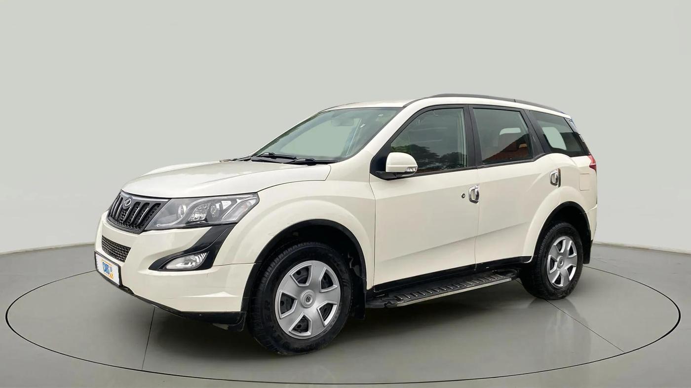 2017 Mahindra XUV500 W6, Diesel, Manual, 1,14,356 km, Left Front Diagonal