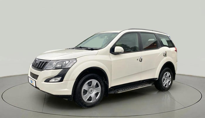 2017 Mahindra XUV500 W6, Diesel, Manual, 1,14,292 km, Left Front Diagonal
