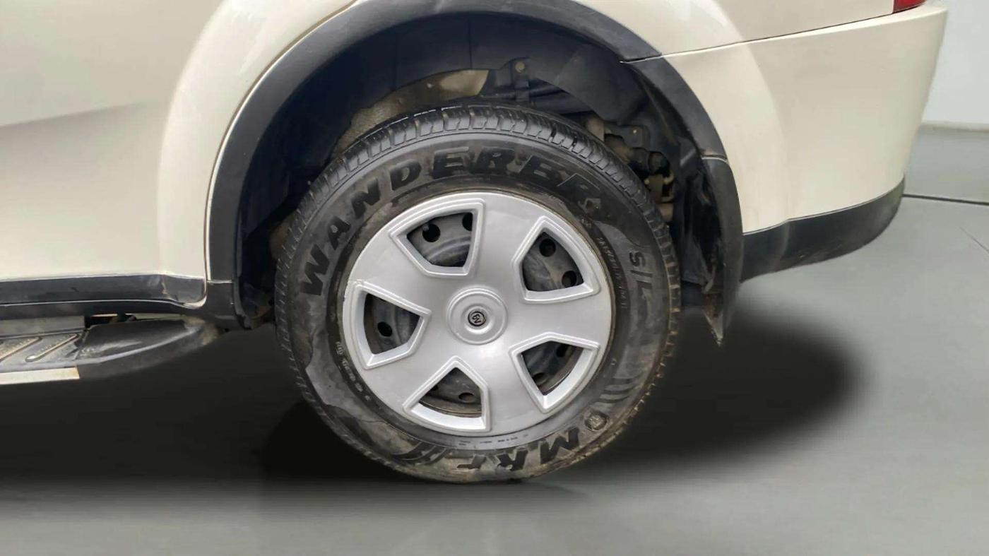 2017 Mahindra XUV500 W6, Diesel, Manual, 1,14,356 km, Left Rear Wheel