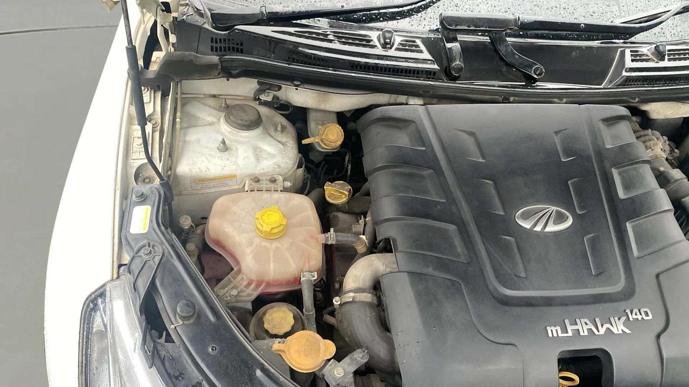 2017 Mahindra XUV500 W6, Diesel, Manual, 1,14,356 km, Engine View - Right