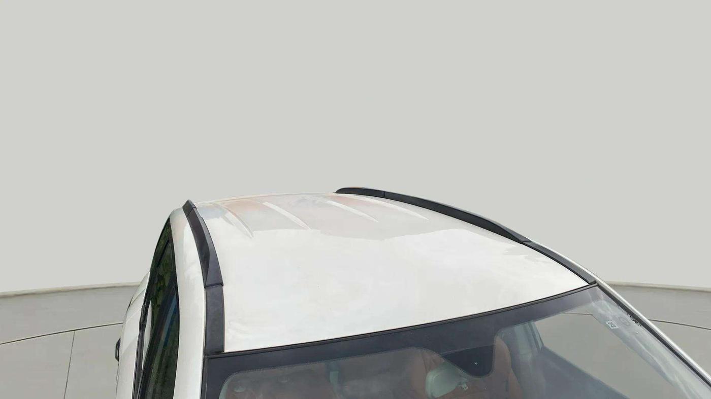 2017 Mahindra XUV500 W6, Diesel, Manual, 1,14,356 km, Roof