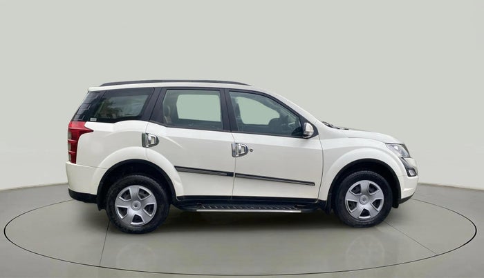 2017 Mahindra XUV500 W6, Diesel, Manual, 1,14,292 km, Right Side View