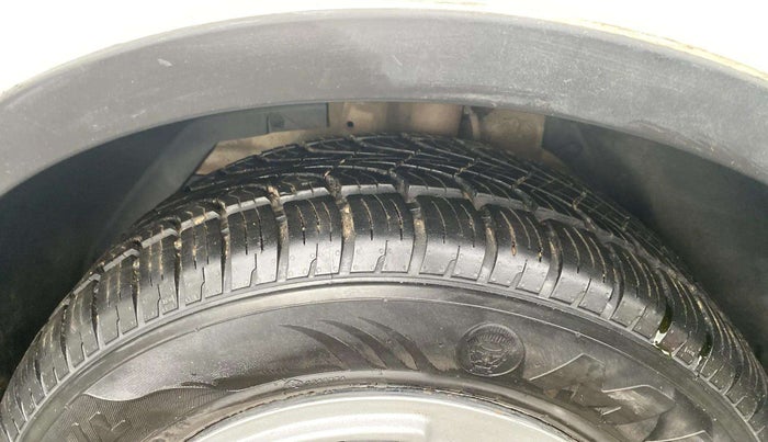 2017 Mahindra XUV500 W6, Diesel, Manual, 1,14,292 km, Left Front Tyre Tread