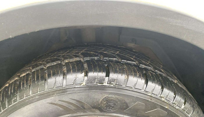 2017 Mahindra XUV500 W6, Diesel, Manual, 1,14,292 km, Right Front Tyre Tread