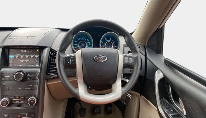 2017 Mahindra XUV500 W6, Diesel, Manual, 1,14,292 km, Steering Wheel Close Up