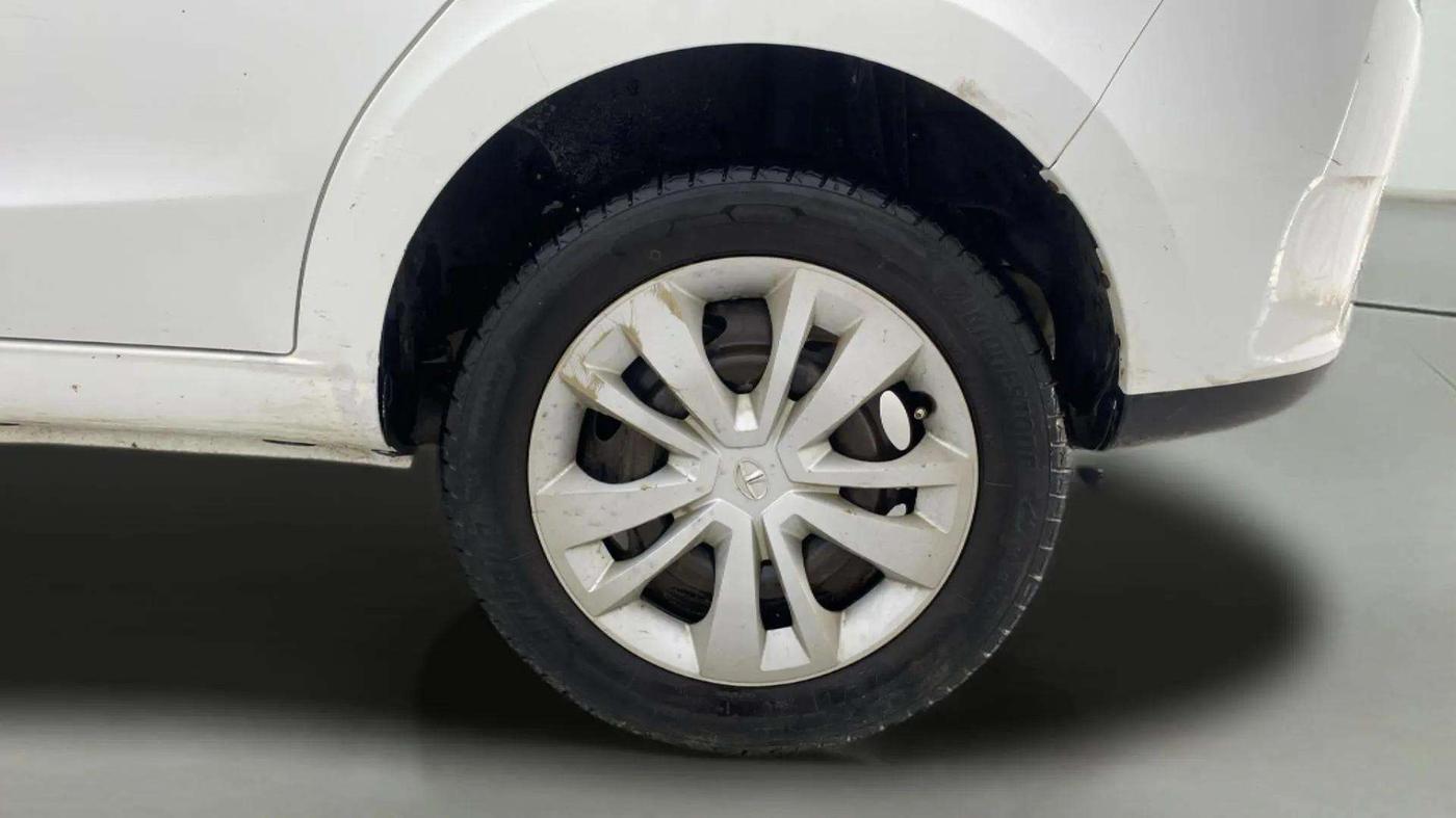 2017 Tata Zest XMS PETROL, Petrol, Manual, 68,526 km, Left Rear Wheel