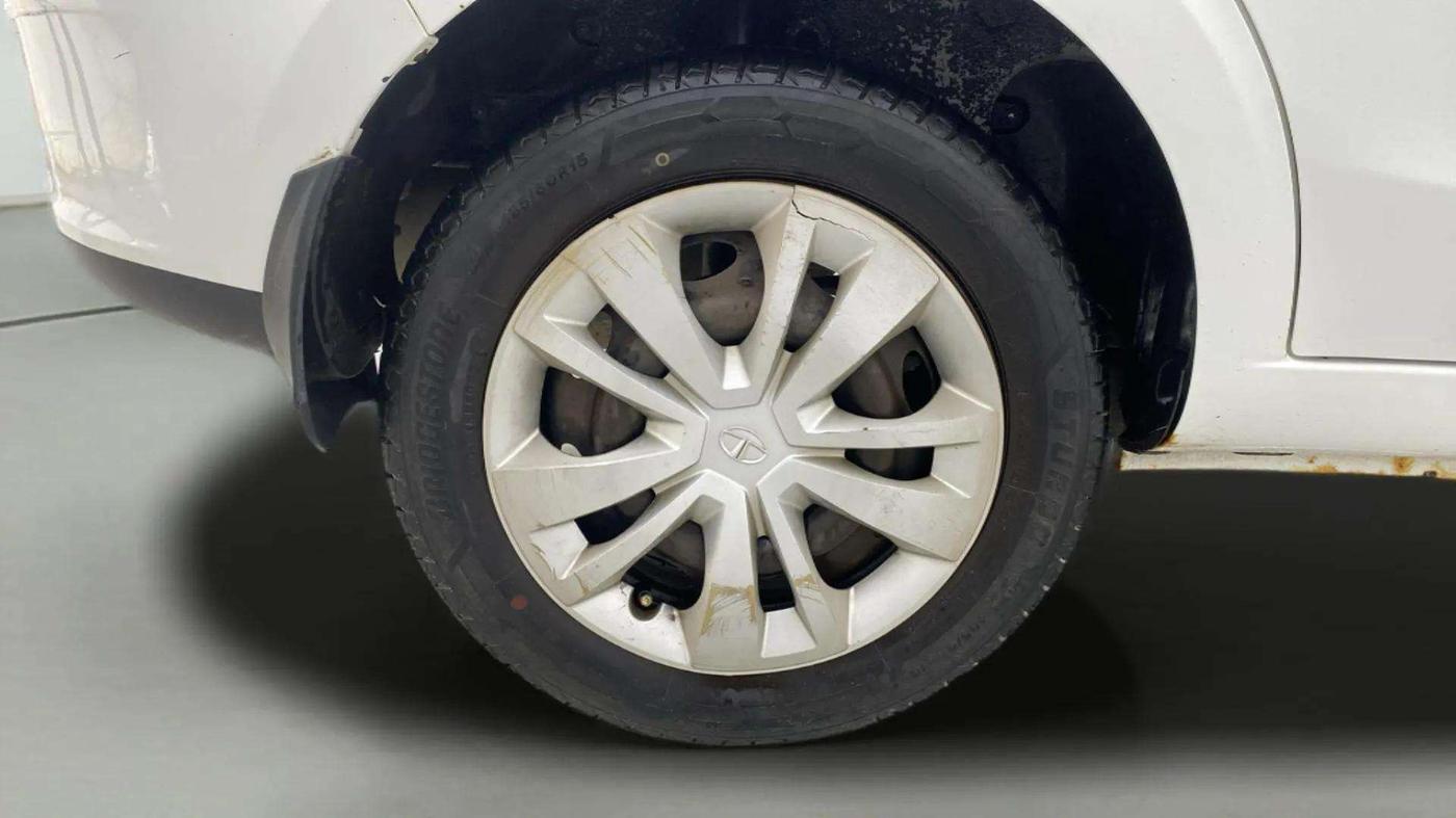 2017 Tata Zest XMS PETROL, Petrol, Manual, 68,526 km, Right Rear Wheel