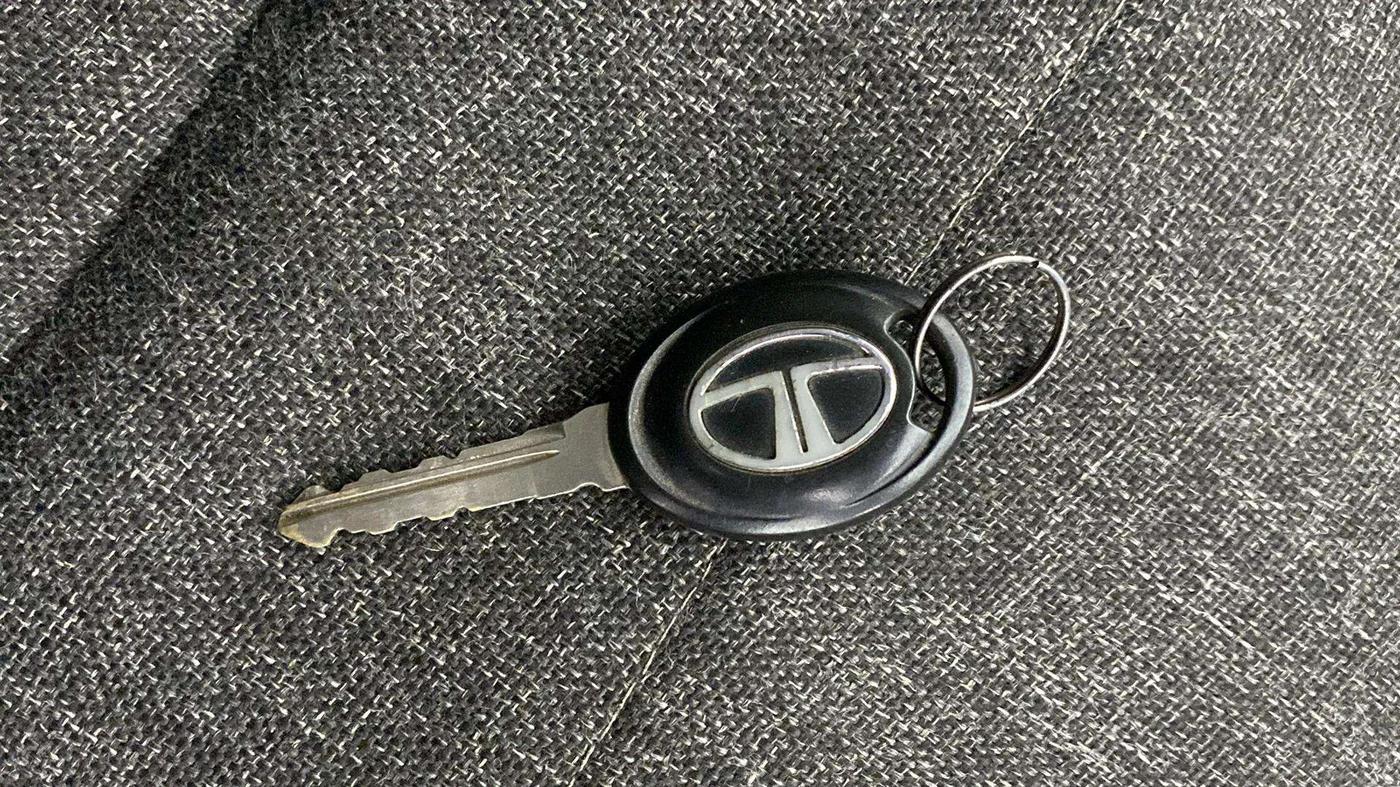 2017 Tata Zest XMS PETROL, Petrol, Manual, 68,526 km, Key Close Up