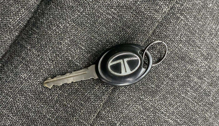 2017 Tata Zest XMS PETROL, Petrol, Manual, 68,168 km, Key Close Up