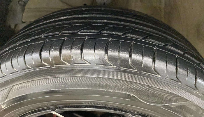 2020 Maruti Swift VXI, Petrol, Manual, 52,237 km, Left Rear Tyre Tread