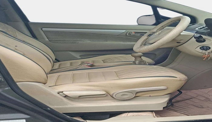 2014 Maruti Ertiga ZDI, Diesel, Manual, 93,194 km, Driver Side Adjustment Panel
