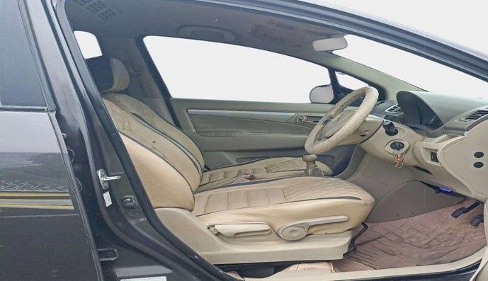 2014 Maruti Ertiga ZDI, Diesel, Manual, 93,194 km, Right Side Front Door Cabin