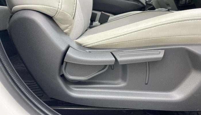 2024 Hyundai GRAND I10 NIOS SPORTZ AMT 1.2 KAPPA VTVT, Petrol, Automatic, 19,870 km, Driver Side Adjustment Panel
