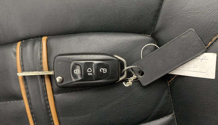 2018 Tata NEXON XM PETROL, Petrol, Manual, 67,498 km, Key Close Up