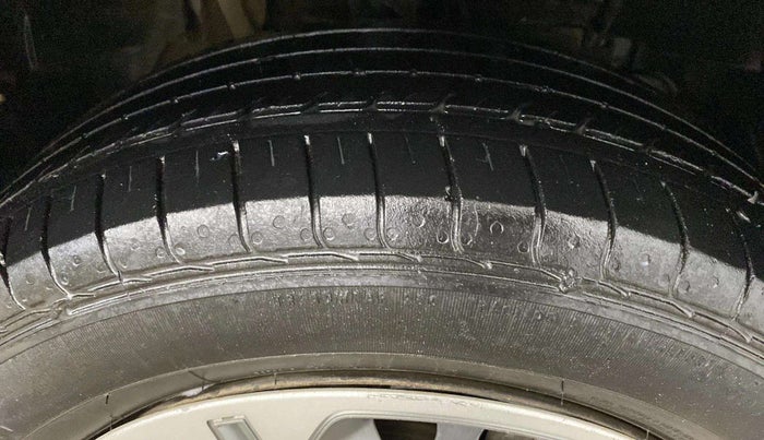 2018 Tata NEXON XM PETROL, Petrol, Manual, 67,498 km, Right Front Tyre Tread