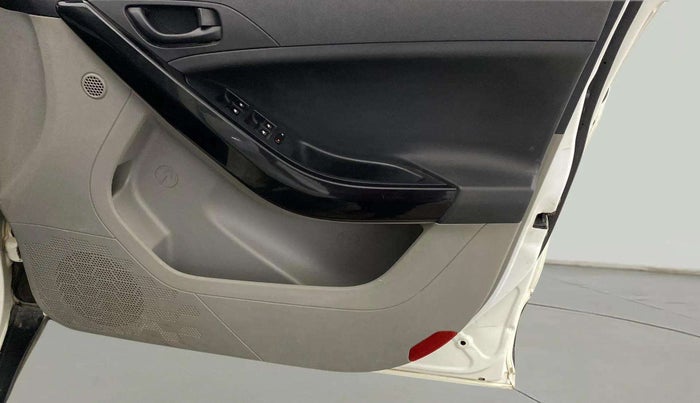 2018 Tata NEXON XM PETROL, Petrol, Manual, 67,498 km, Driver Side Door Panels Control