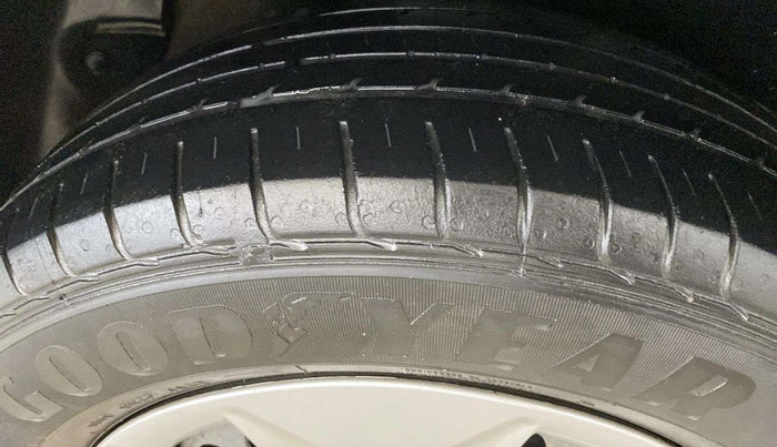 2019 Hyundai Creta E PLUS 1.6 PETROL, Petrol, Manual, 57,114 km, Left Front Tyre Tread
