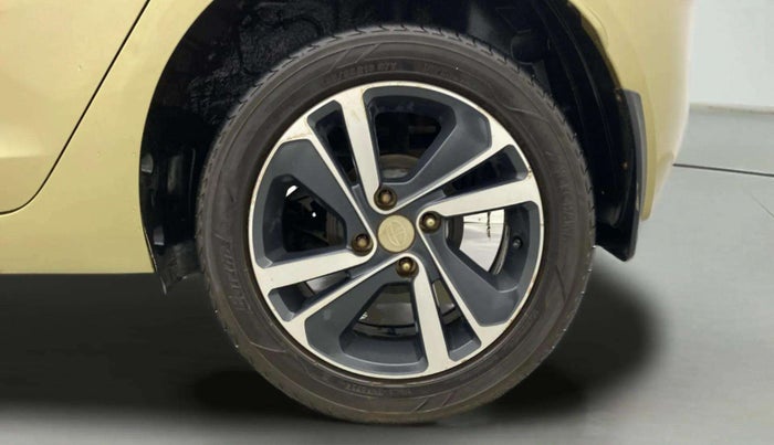 2020 Tata ALTROZ XZ PETROL, Petrol, Manual, 66,544 km, Left Rear Wheel