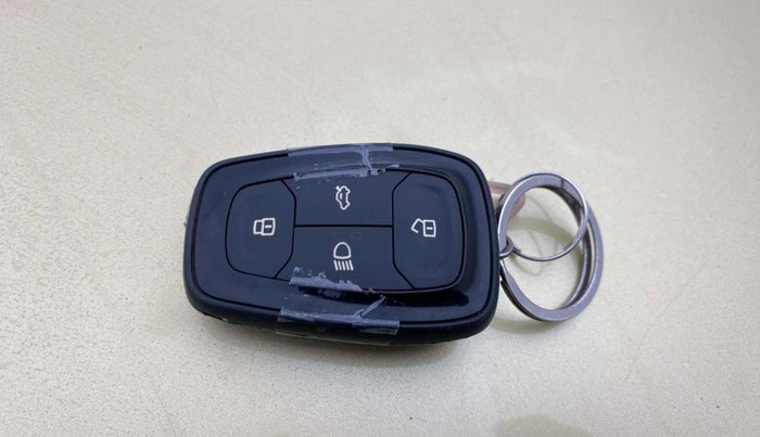 2020 Tata ALTROZ XZ PETROL, Petrol, Manual, 66,544 km, Key Close Up