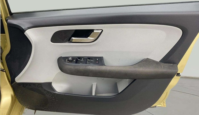 2020 Tata ALTROZ XZ PETROL, Petrol, Manual, 66,544 km, Driver Side Door Panels Control