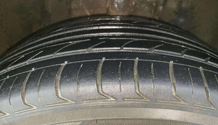 2020 Tata ALTROZ XZ PETROL, Petrol, Manual, 66,544 km, Right Front Tyre Tread