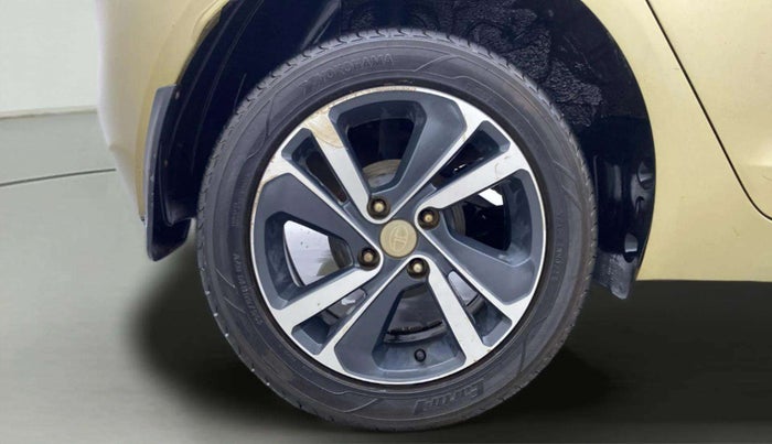 2020 Tata ALTROZ XZ PETROL, Petrol, Manual, 66,544 km, Right Rear Wheel