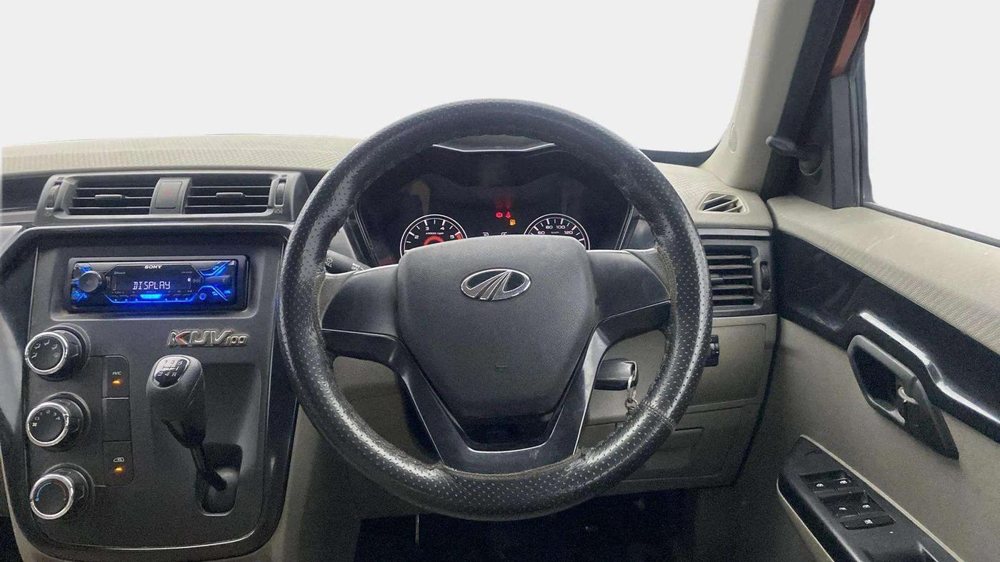 2016 Mahindra Kuv100 K4 6 STR, Petrol, Manual, 36,494 km, Steering Wheel Close Up