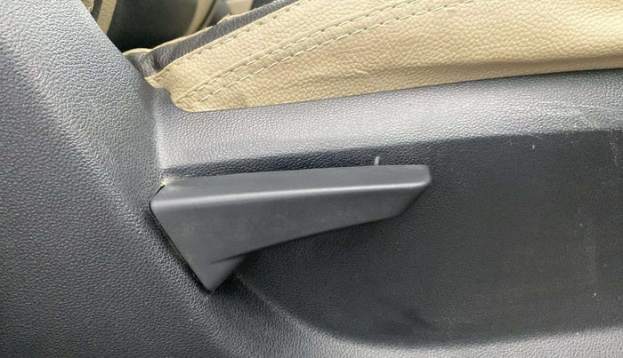 2016 Mahindra Kuv100 K4 6 STR, Petrol, Manual, 36,480 km, Driver Side Adjustment Panel