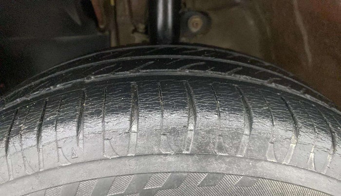 2016 Mahindra Kuv100 K4 6 STR, Petrol, Manual, 36,480 km, Left Front Tyre Tread
