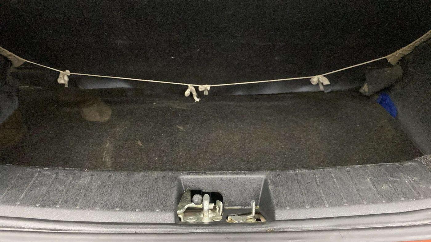 2016 Mahindra Kuv100 K4 6 STR, Petrol, Manual, 36,494 km, Boot Inside