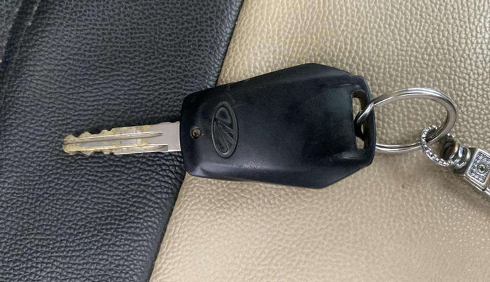 2016 Mahindra Kuv100 K4 6 STR, Petrol, Manual, 36,480 km, Key Close Up