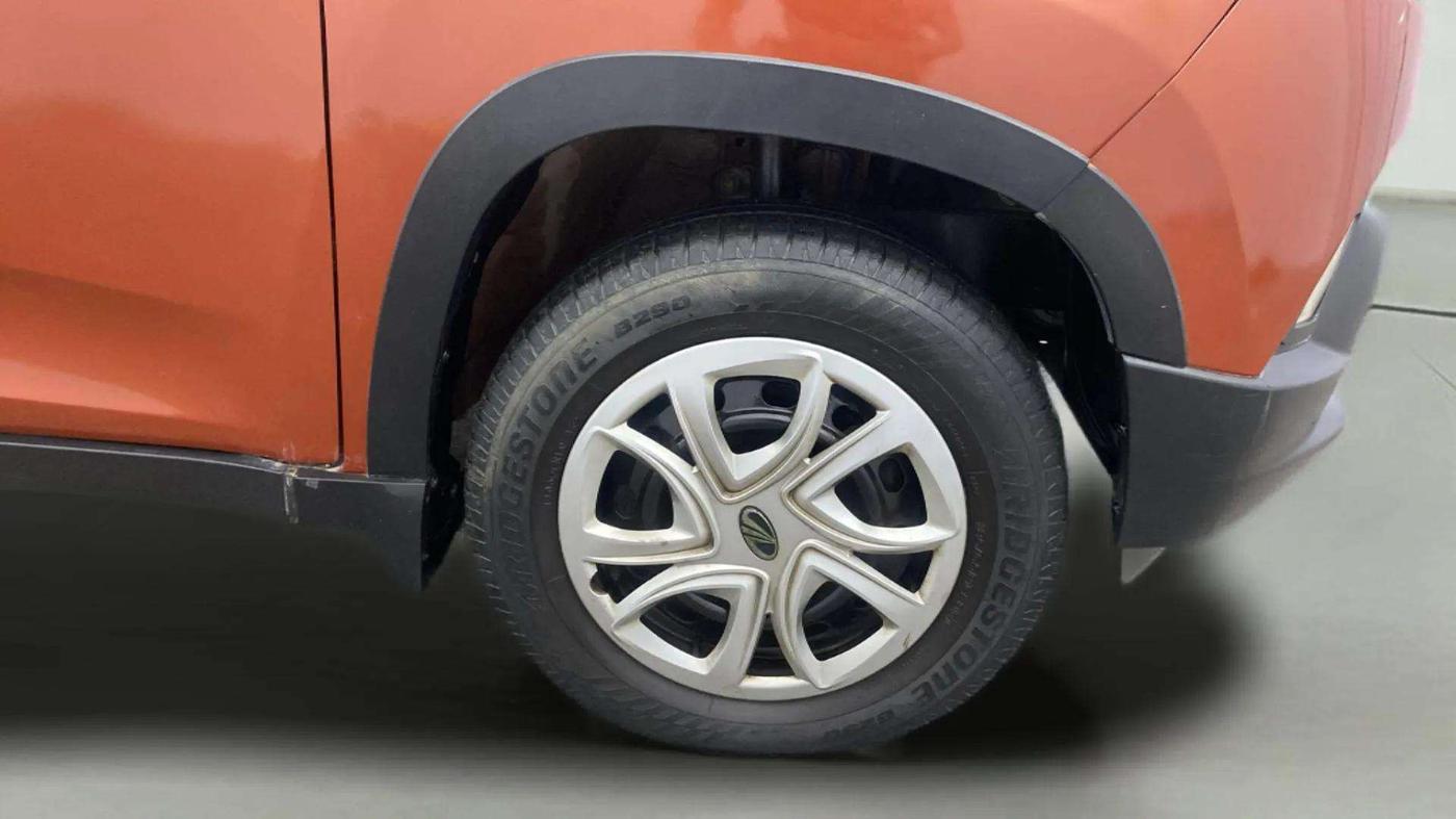 2016 Mahindra Kuv100 K4 6 STR, Petrol, Manual, 36,494 km, Right Front Wheel