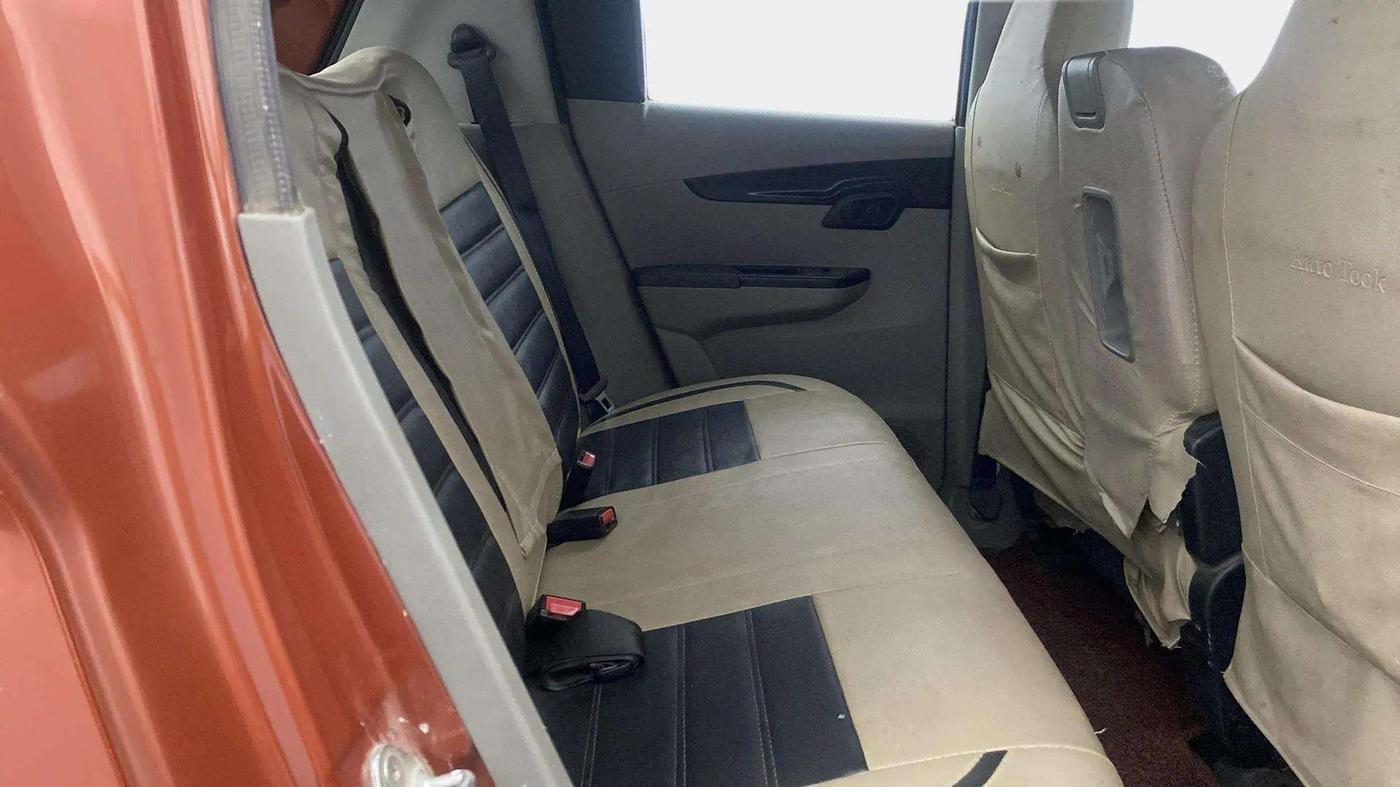 2016 Mahindra Kuv100 K4 6 STR, Petrol, Manual, 36,494 km, Right Side Rear Door Cabin