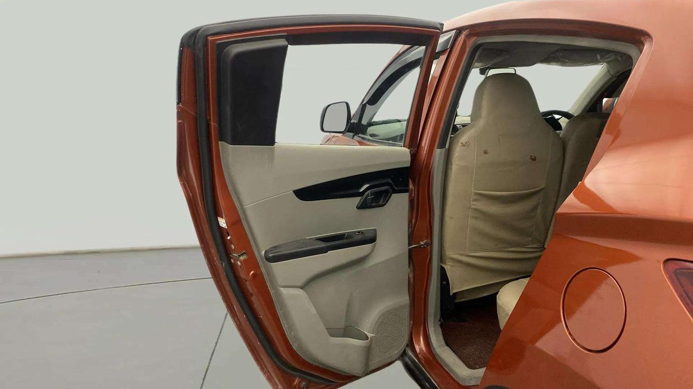 2016 Mahindra Kuv100 K4 6 STR, Petrol, Manual, 36,494 km, LHS Rear Door