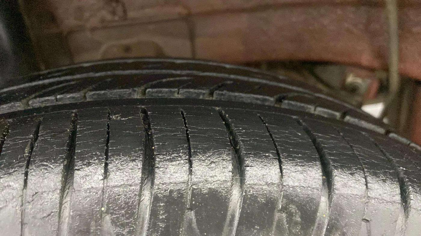 2016 Mahindra Kuv100 K4 6 STR, Petrol, Manual, 36,494 km, Right Rear Tyre Tread
