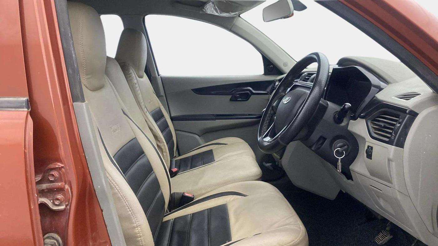2016 Mahindra Kuv100 K4 6 STR, Petrol, Manual, 36,494 km, Right Side Front Door Cabin