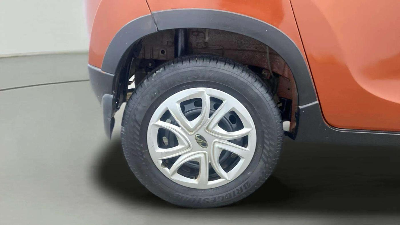 2016 Mahindra Kuv100 K4 6 STR, Petrol, Manual, 36,494 km, Right Rear Wheel