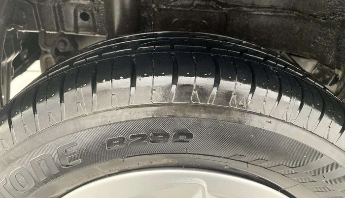 2020 Mahindra KUV 100 NXT K2+ P 6 STR, Petrol, Manual, 11,071 km, Right Rear Tyre Tread