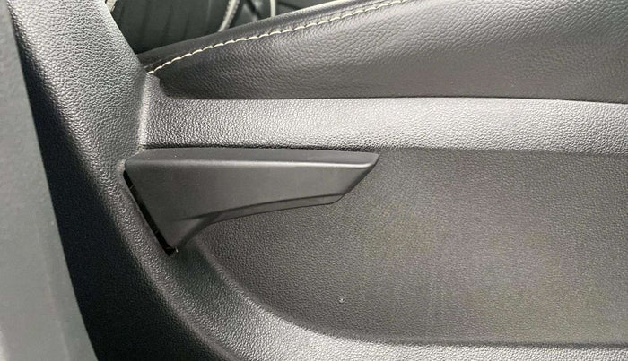 2020 Mahindra KUV 100 NXT K2+ P 6 STR, Petrol, Manual, 11,071 km, Driver Side Adjustment Panel