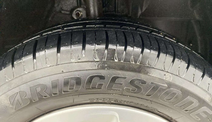 2020 Mahindra KUV 100 NXT K2+ P 6 STR, Petrol, Manual, 11,071 km, Right Front Tyre Tread