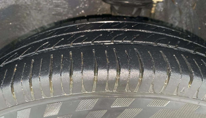 2017 Maruti Alto 800 LXI, Petrol, Manual, 59,703 km, Left Front Tyre Tread
